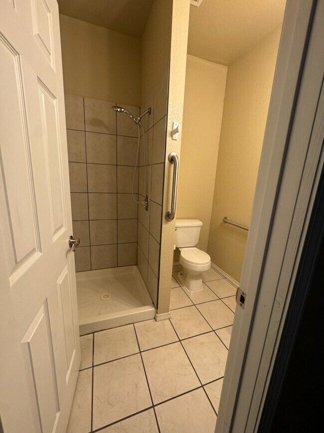 Photo - 1001 Pile St