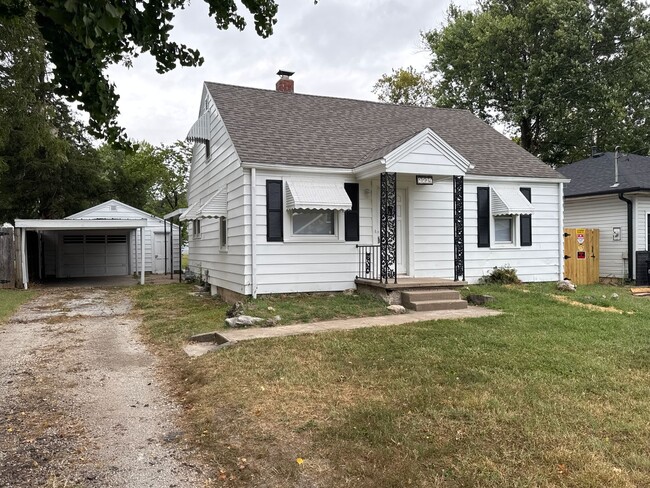 Building Photo - 3 Bedroom, 2 Bathroom updated home for $995!