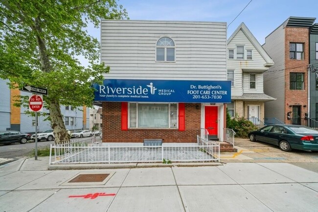 Building Photo - 2761 John F. Kennedy Blvd Unit 1