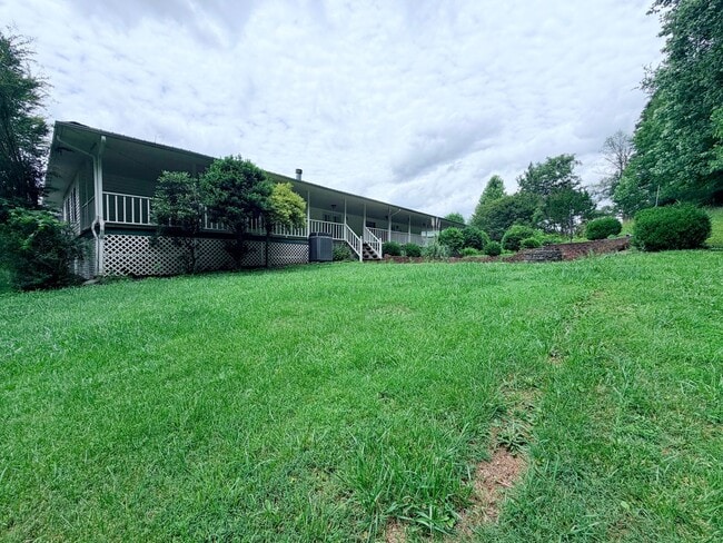 Photo - Secluded 3-Bedroom with Wrap-Around Porch -- Jonesborough