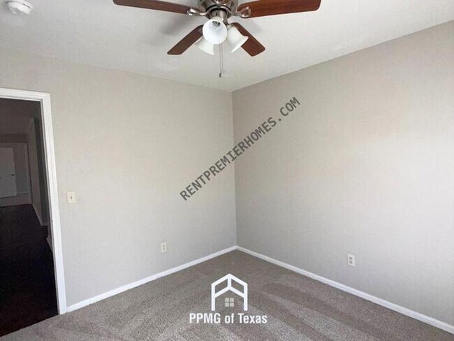 Photo - 8101 N Brookside Dr