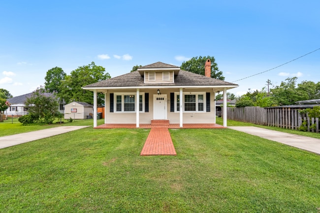 Photo - 302 N 10th St House