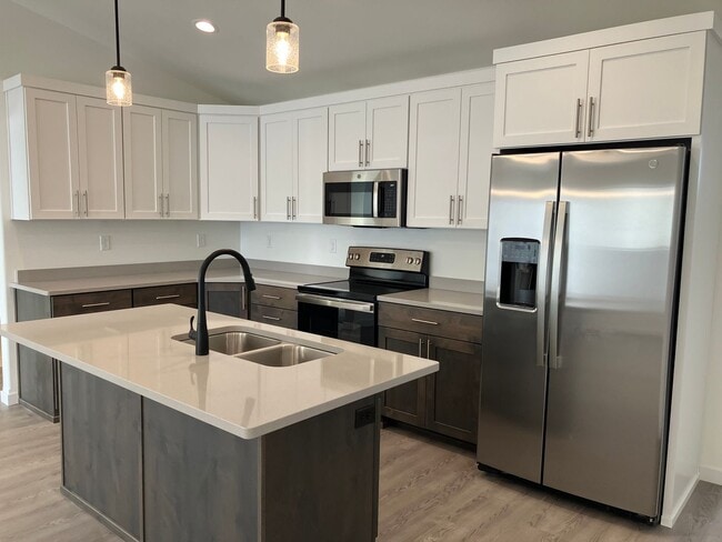 Photo - 4 Bed 3 Bath Twin Home