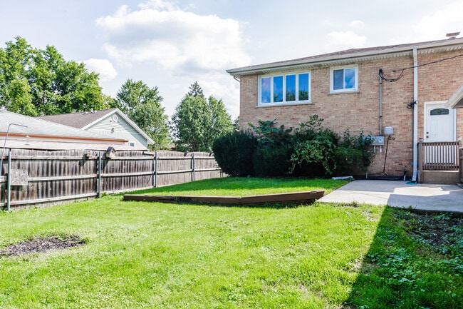 Photo - 7840 Cronin Ave