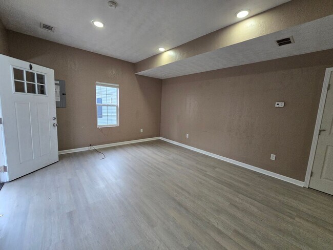 Photo - mad5878 Unit 5878