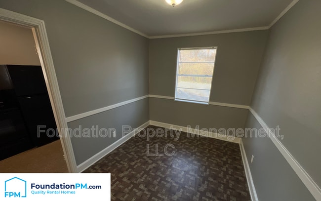 Photo - 1570 Rebecca St