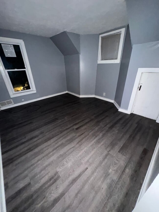 Photo - Beautiful 2 Bed 1 Bath APARTMENT PENDING