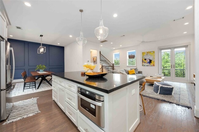 Photo - 2825 Hicks St