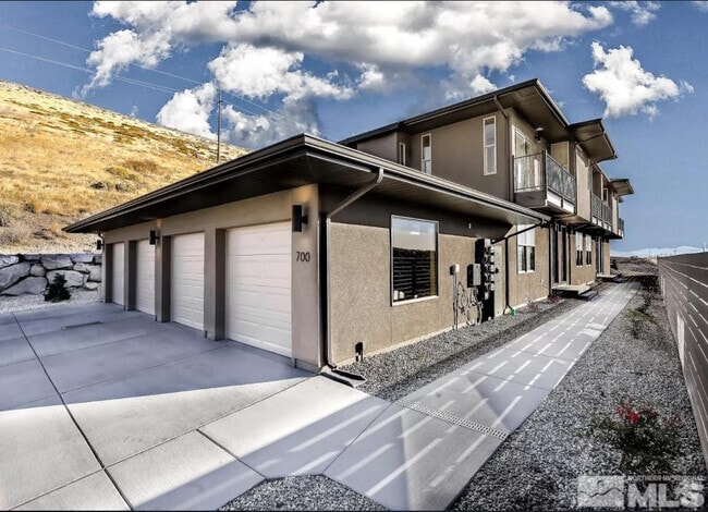Building Photo - 710 Bluffs Ct Rental
