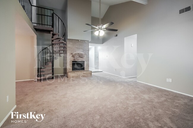 Photo - 1111 Harpings Way