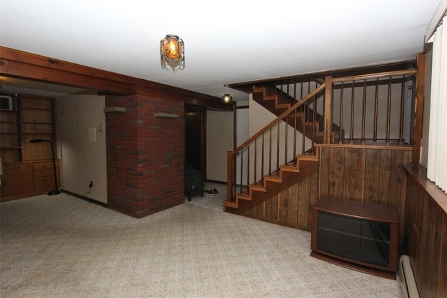 Photo - 304 Hazel Dr