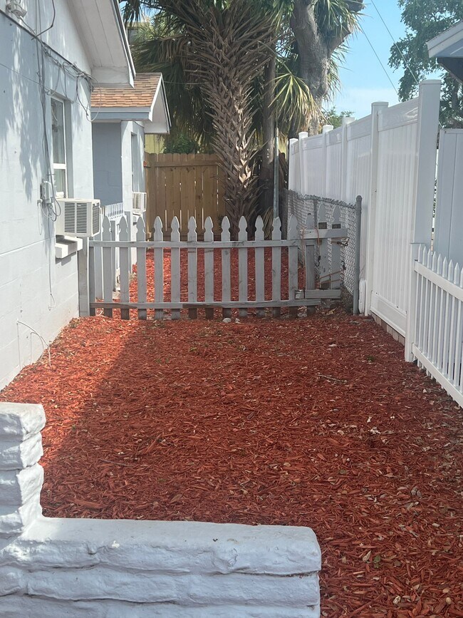 Photo - 1233 Grove St