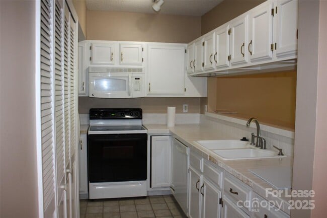 Photo - 19827 Henderson Rd Unit L