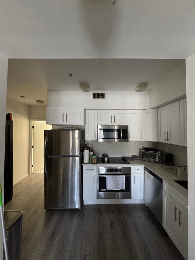 Building Photo - 810 7th St Unit 106