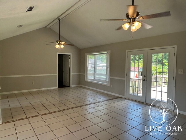 Photo - MOVE IN SPECIAL: $500 OFF 1ST MONTH'S RENT!**