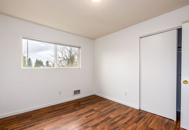 Photo - 2BR/1 Bath Mid-Century Modern with Condo finishes Unidad 7411