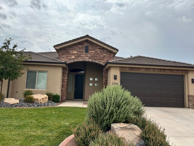 Building Photo - Spacious Single-Level Living in St. George!