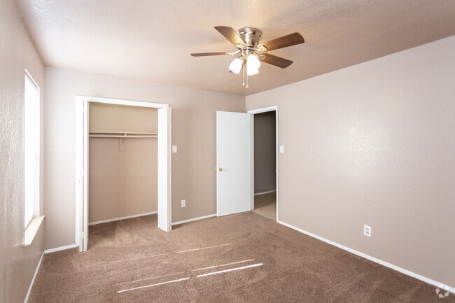 2BR, 1.5BA - 1,100 SF