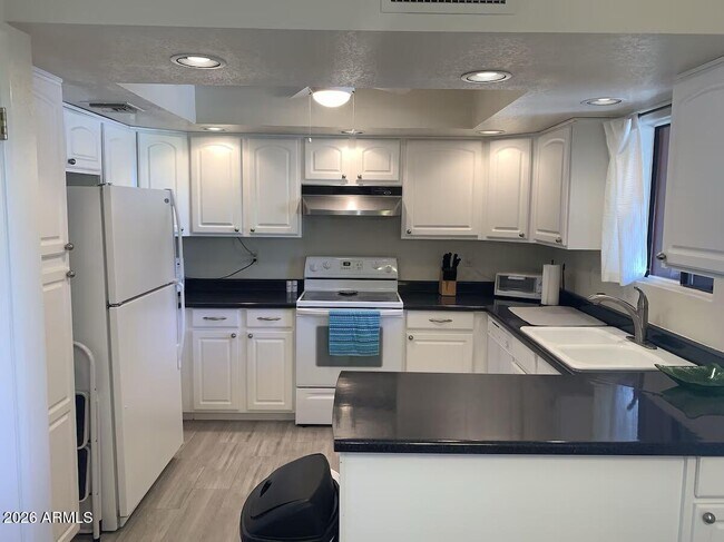 Photo - 12222 N Paradise Vlg Pkwy S Unidad 235