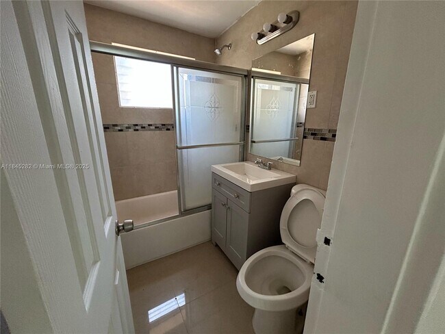 Photo - 8321 Crespi Blvd Unidad 4