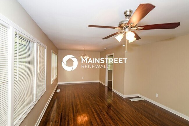 Photo - 3 Bedroom Pet-Friendly Home in Birmingham, AL with Main Street Renewal