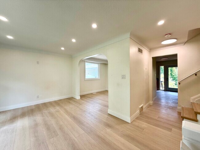 Photo - 25 Meadowbrook Crescent
