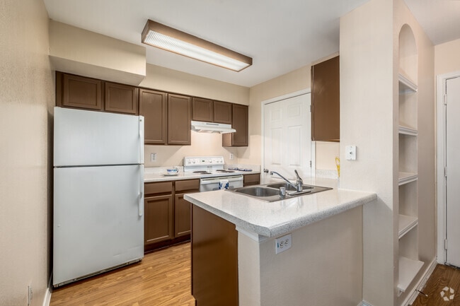 2BR, 2BA - 952SF - Kitchen