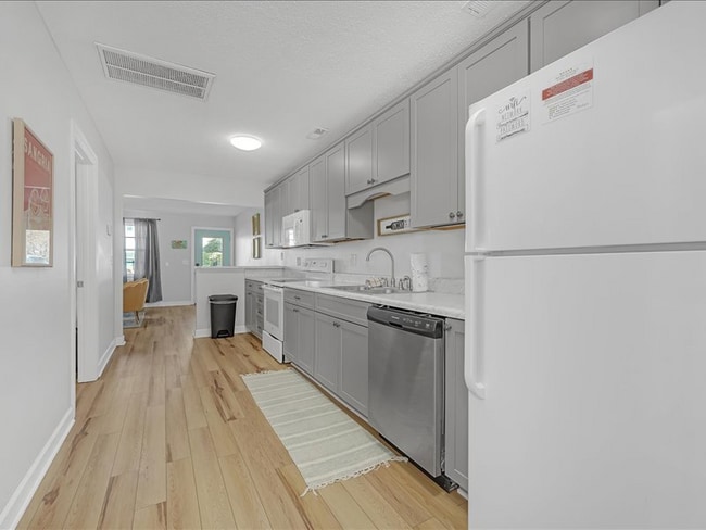 Photo - 604 N New River Dr Unidad C