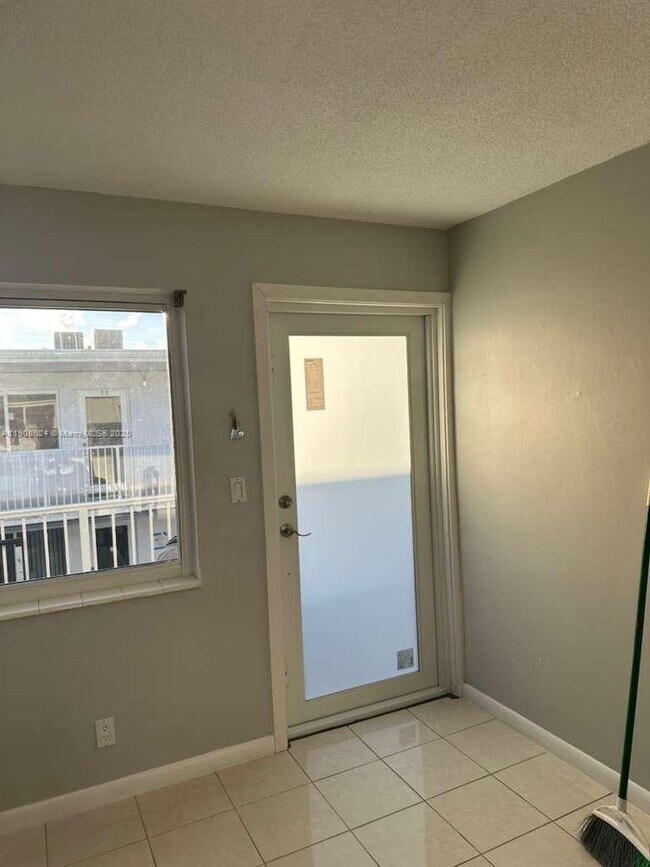 Photo - 1715 Wiley St Unidad 17