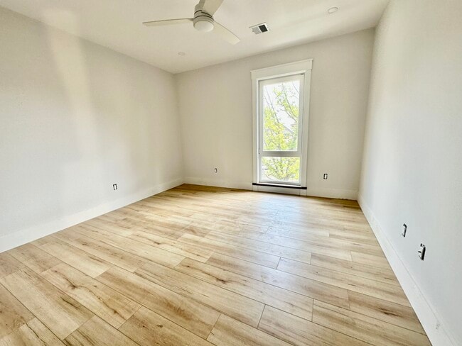 Photo - 100 Mount Pleasant Ave Unidad 1