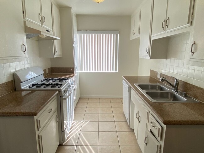 10745 Hortense St Unit 07