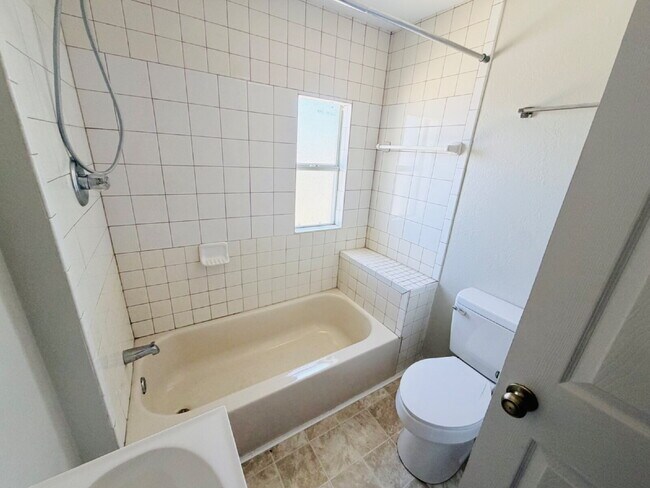 Photo - "Cozy 1-Bedroom Retreat in Haines City – Modern Comfort in 432 Sq Ft!" Unidad 4