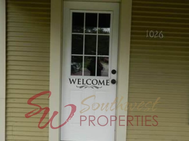 Building Photo - Super cute, good sized, one bedroom home one block from campus!