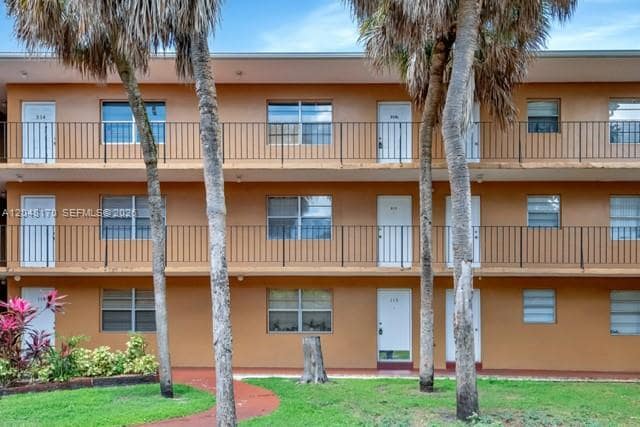 Photo - 1280 W 54th St Unit 313B