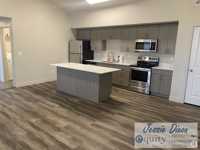 Building Photo - 130 7th St Rental