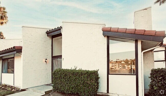 Building Photo - Modern Comfort with Stunning Views in La C... Rental