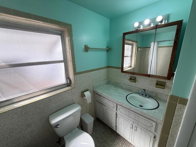 Photo - 605 E Coast Ave