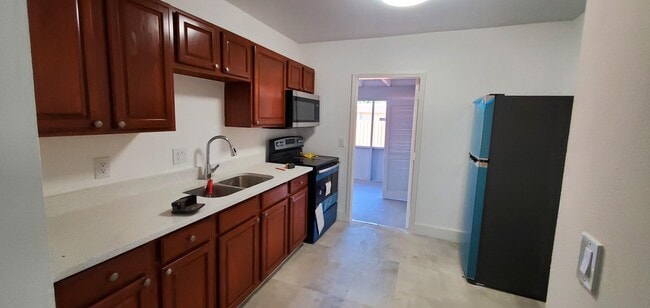 Building Photo - 2876 N Dixie Hwy Rental
