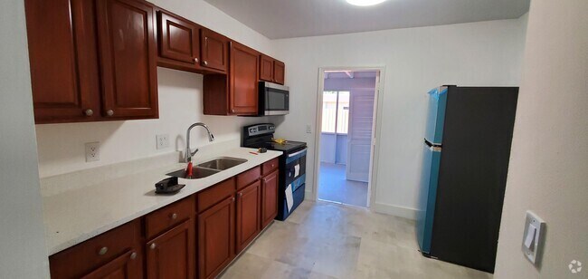 Building Photo - 2872 N Dixie Hwy Rental