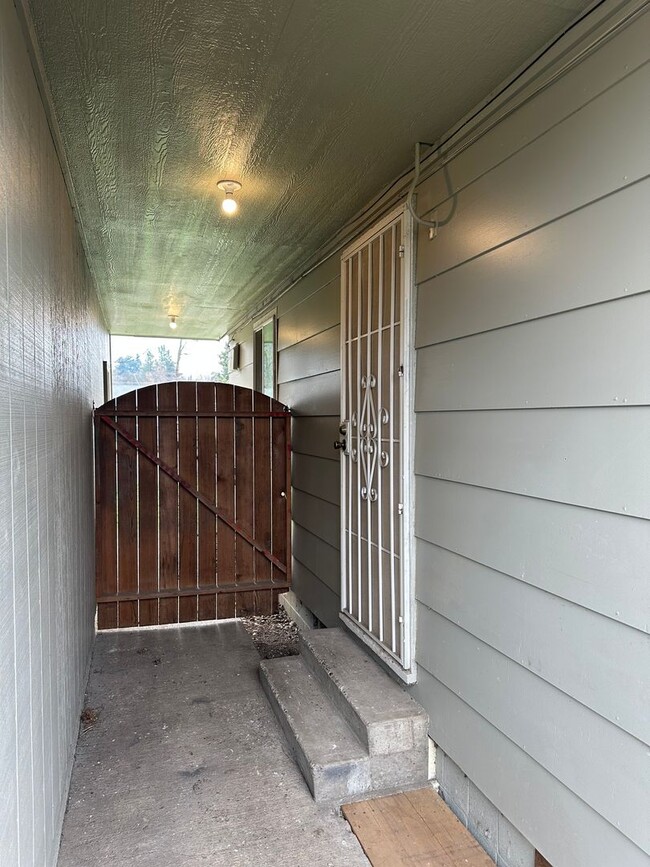 Photo - Large downstairs 1 bedroom apartment!