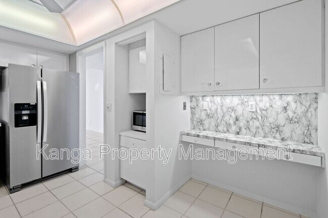 Photo - 2425 Presidential Way Unidad #801