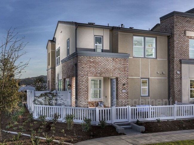 Building Photo - 1231 Brush Crk