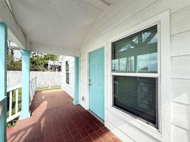 Photo - 300 Longstreet Rd