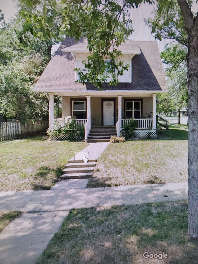 Photo - 123 7th St NW House