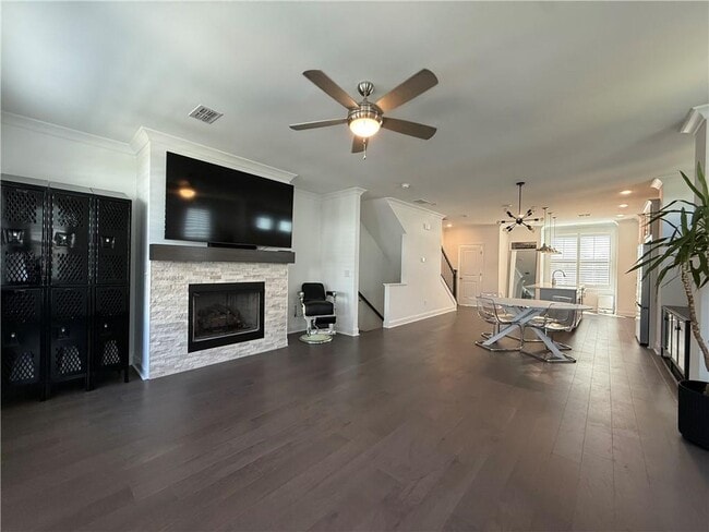1112 Larkin Dr