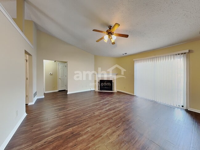 Photo - 730 Hawthorne Ln