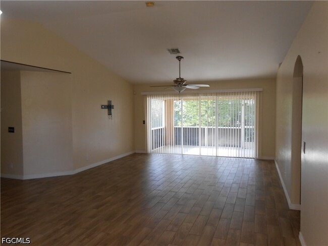 Photo - 1221 Belair St E