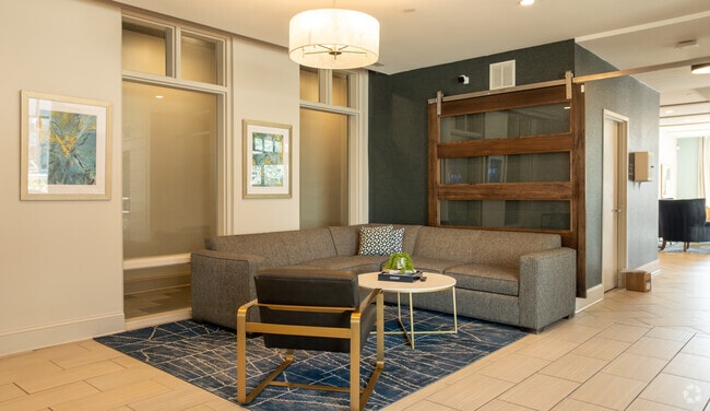 Sala del club - Langston, The