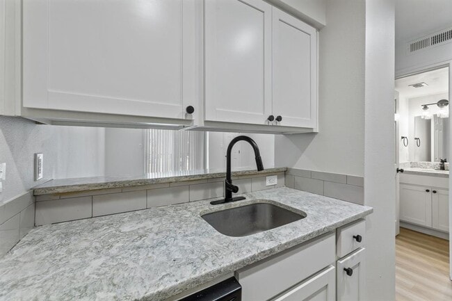 Photo - 3819 Southway Dr Unit 108