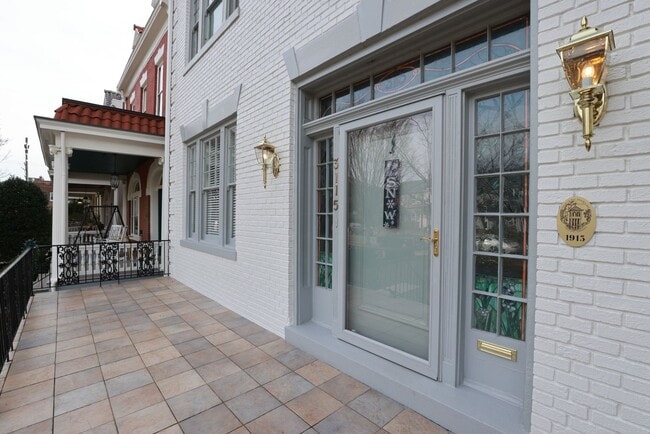 Photo - -- AVAILABLE 05/26/2026 -- MUSEUM DISTRICT CHARMER! 2 CAR GARAGE